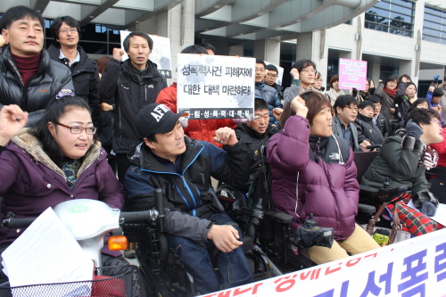 전주 , 장애인시설 전 원장 장애여성들 수년간 성폭행