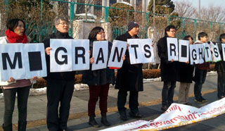 이주노동자, 정권 바뀌어도 ‘쫓기는 삶’ 살게 되나