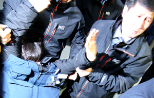 국회서 이한구 면담 요구하던 쌍용차 범대위 끌려나와