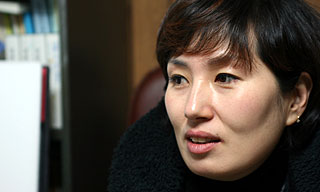 생이별 4년, 남편 석방 앞둔 ‘용산 레아’를 만났다