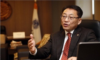 노석균 영남대 총장, “박정희 창학 정신 바로 세우겠다”