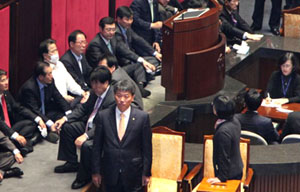 최루탄 김선동 징역형, 법원 과잉 해석 논란
