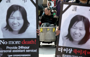 고 김주영 활동가 장례식 참여한 사람들 무더기 소환