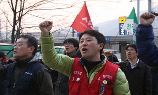 코오롱 정투위, 과천 본사 천막농성 300일 맞아