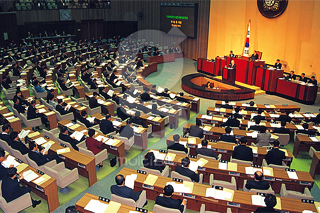 기초의원 정당공천제, 유지해도 폐지해도 문제