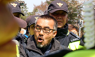 쌍용차 대한문 분향소 화단 또 설치, 충돌 유도하나