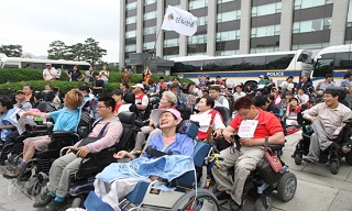농성 300일차, 장애등급제·부양의무제 폐지 투쟁대회