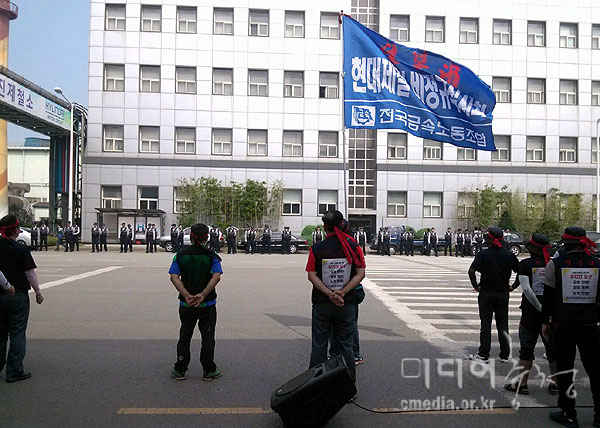 현대제철 비정규직노조 전면파업 돌입…회사와 대치