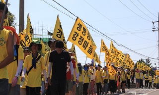 2013 강정생명평화대행진, 700여 명 인간띠 잇기로 마무리