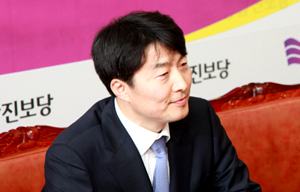 국정원 ,이석기 통합진보당 의원·우위영 전 대변인 압수수색