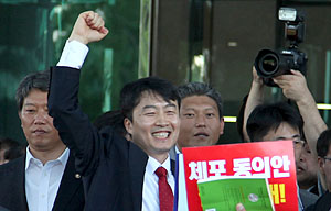 국정원은 ‘이석기 감청했다’, 정부는 ‘감청사실 없다’…누구 말 맞나