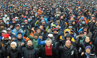 사람이 죽었는데…정부, 철도파업 ‘강경책’으로 사태 키우나