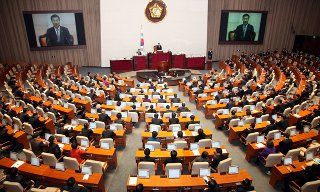 [제갈현숙의 봉당풍경] 기초연금법 파탄…국민 버린 여야, 민중에 무릎 꿇게 하자!