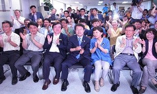 조희연·김석준 교육감 후보 “출구조사 10% 이상 앞서”