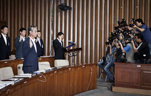 권성동, “해상안전과장, 언딘 구난업체 선정 미리 지시”