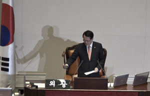 정의화 의장, 29일까지 세월호법 합의 촉구하며 본회의 연기 결단