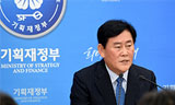 최경환 ‘정규직 과보호론’, 여당 내에도 의견 분분…노동계 분노