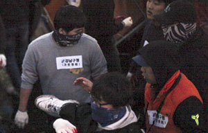 강남구청 또 용역 동원 노점상 폭력 단속…노점상 반발