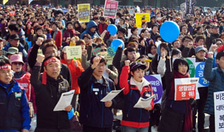 도심에 모인 여성노동자들, “폭력과 차별 반대!”