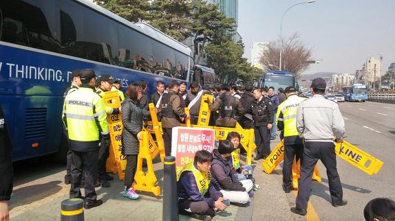 마중 나온 현대차 무엇을 감추고 싶을까?
