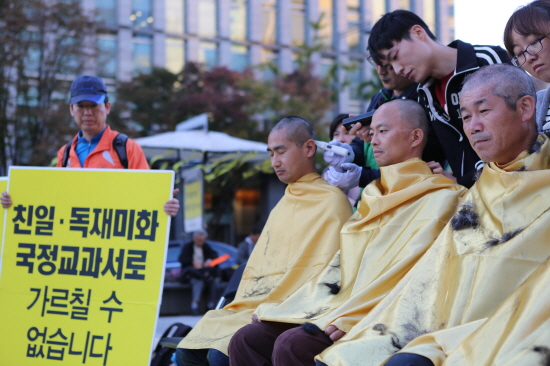 “아버지 한풀이하는 대통령 정신차려라”