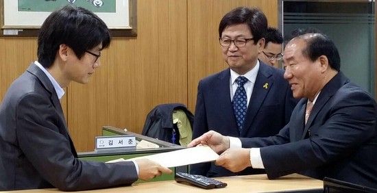 교육감협 의장 “국정화로 바보 만들려고?”