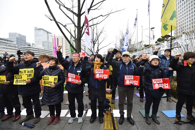 “한상균 위원장 체포는 총파업 칼날 벼릴 뿐”