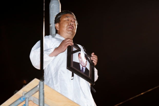 유성 노동자 현대차 본사 앞 망루 고공농성…경찰 강제진압