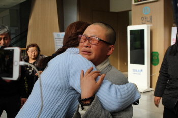 “박근혜 체포” 분신항거한 정원 스님 끝내 숨져…대책위 “촛불에 힘 실어주길”
