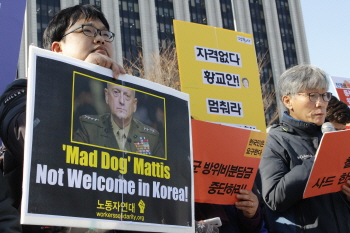 한국 온 트럼프 정부…“정부, 위기 부추기는 미국에 기대지 말라”