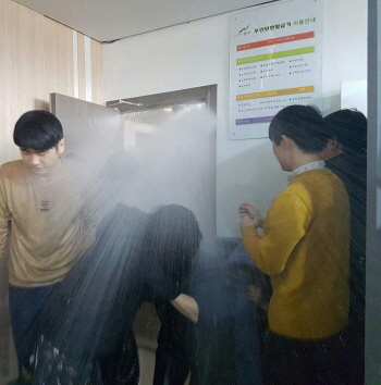 서울대, 소화전 물대포로 학생 진압…학생 감금 장기화