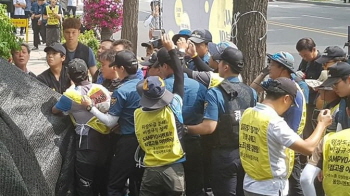일자리위원회 다음날, 청와대 앞 노동자 농성장 강제 침탈