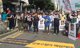 [폴리스 뉴스] [53호-어깨걸기] 거리에서 죽어간 노점상인, 무슨 일이 있었던 것일까?