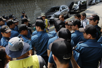 광화문 농성장 연쇄 침탈…“갈수록 드러나는 文 민낯”