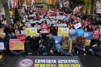 ’NO트럼프’ 시위에 차벽 재등장…촛불 이후 처음