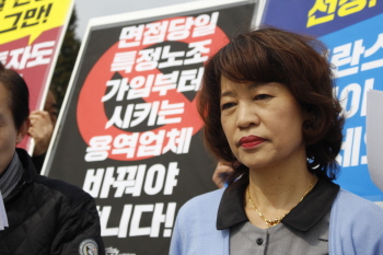 여성의 날, 삭발·농성을 택한 여성비정규직