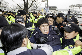 경찰·종로구, 현대기아차 비정규직 농성장 폭력 철거