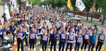 전교조, 2천명 연가 내고 청와대로…“법외노조 철회”