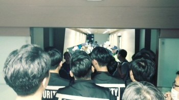 한국지엠 비정규직, 본사 사장실 점거