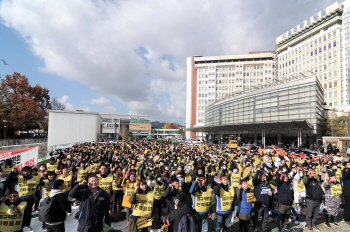 서울대병원 노동자 750명 파업 돌입…인력 충원 요구