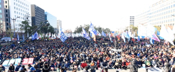 전국민중대회 2만, “文 맞서 촛불 아닌 횃불 들겠다”