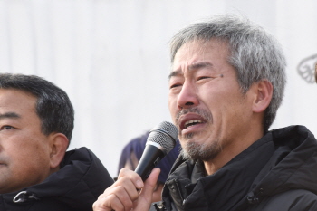 파인텍 고공농성자, 노조·종교계 설득에도 “단식 풀지 않는다”
