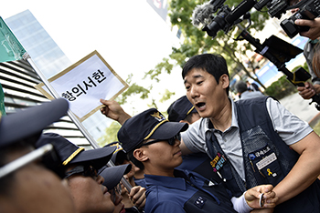 전범기업 아사히글라스, 비정규직에 손해배상 청구