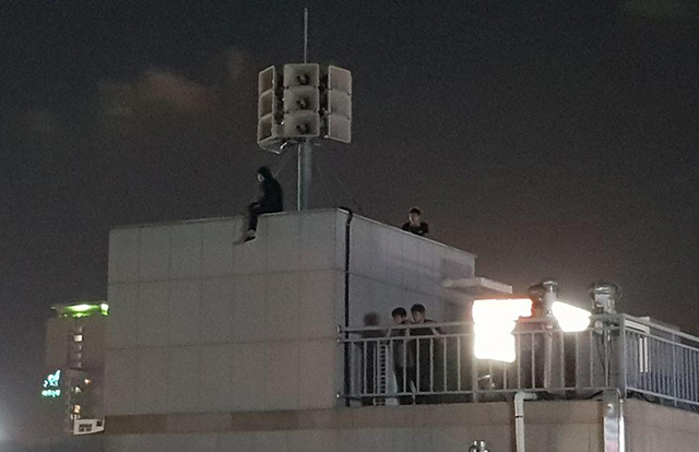 울산 도시가스 여성노동자들 ‘성폭력 대책 요구’ 고공농성…6명 연행