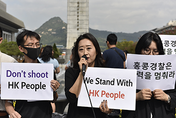 홍콩 긴급법 발동…한국 시민사회 “경찰 폭력 멈춰야”