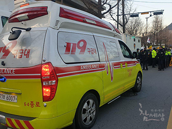 문중원 열사 오체투지, 청와대 앞에서 가로막혀 충돌