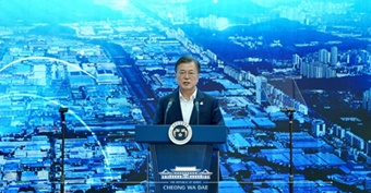 코로나 장기화하는데… “정부 대책 ‘단기적’, 전편 개편해야”