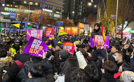 “탄핵도 늦다” 2만 촛불, “윤석열, 지금 당장 체포하라”