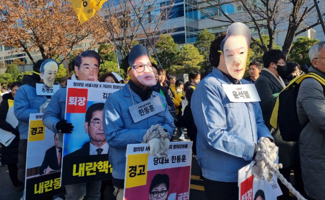 달리는 기차 위에 중립은 없다