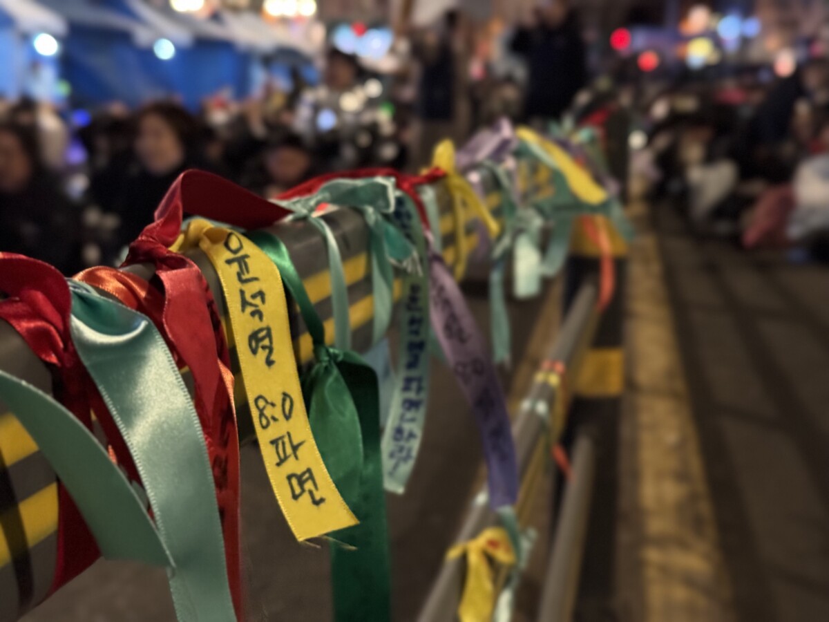 [인터뷰] 윤 선고 앞두고 헌재 앞 지키는 시민들 “파면 아니면 목숨 건 항쟁”